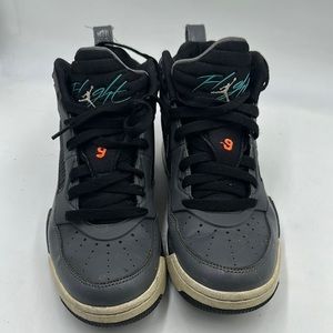 Meet your Posher, Ace